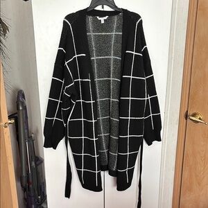 Black and White Grid Pattern Women's Sweater